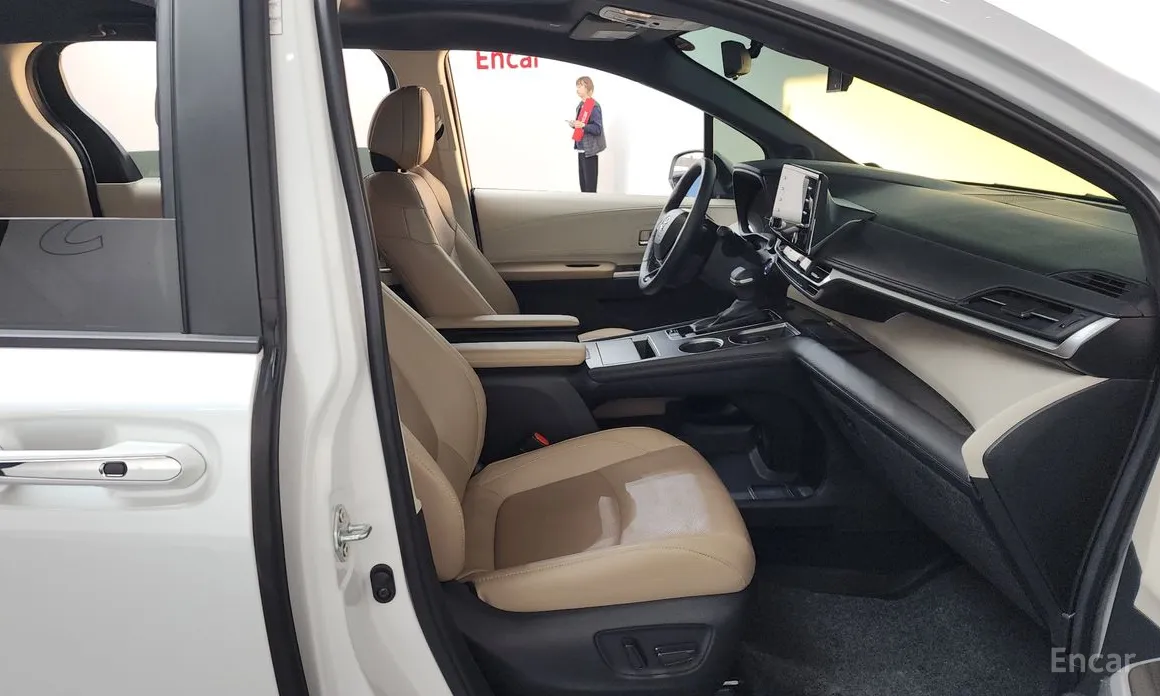 Фото 11 - Toyota Sienna