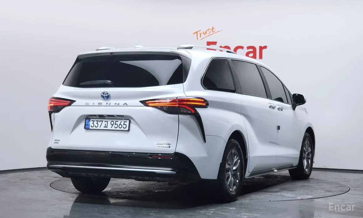 Фото 2 - Toyota Sienna