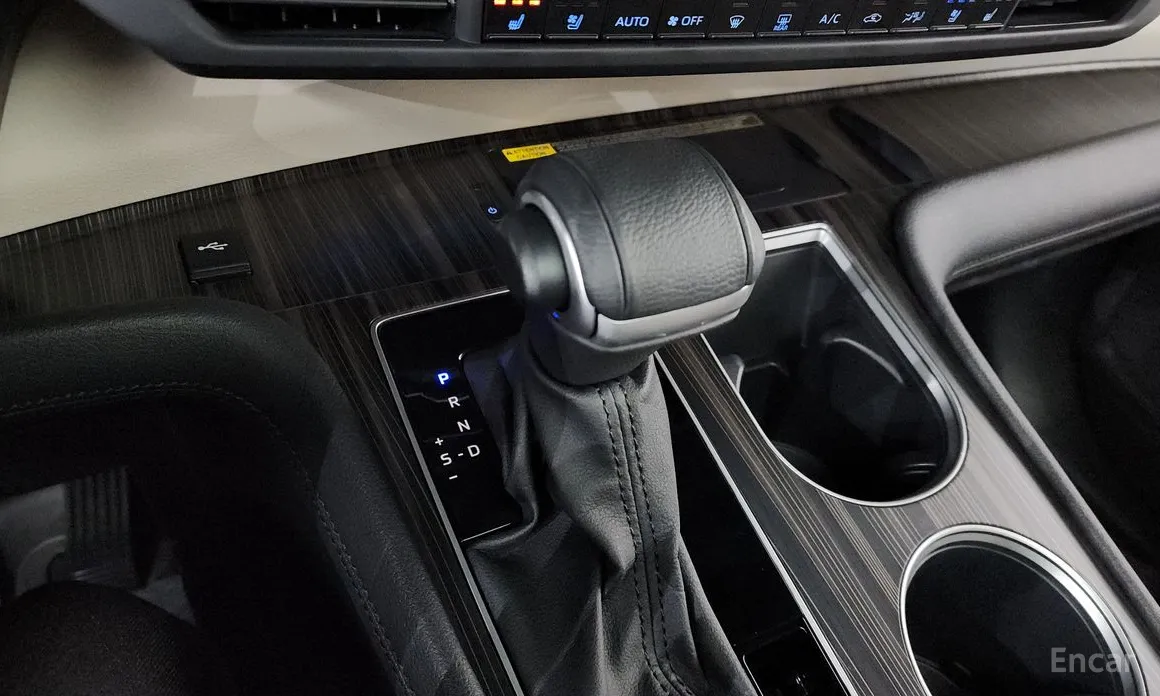 Фото 9 - Toyota Sienna