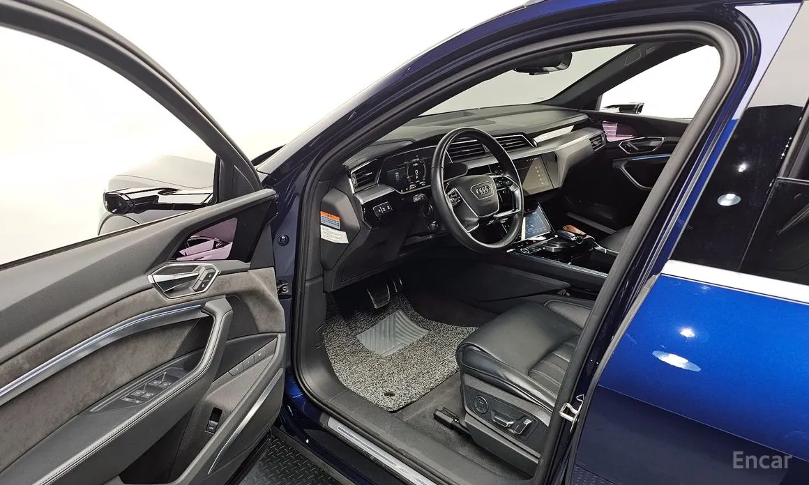 Фото 11 - Audi e-tron