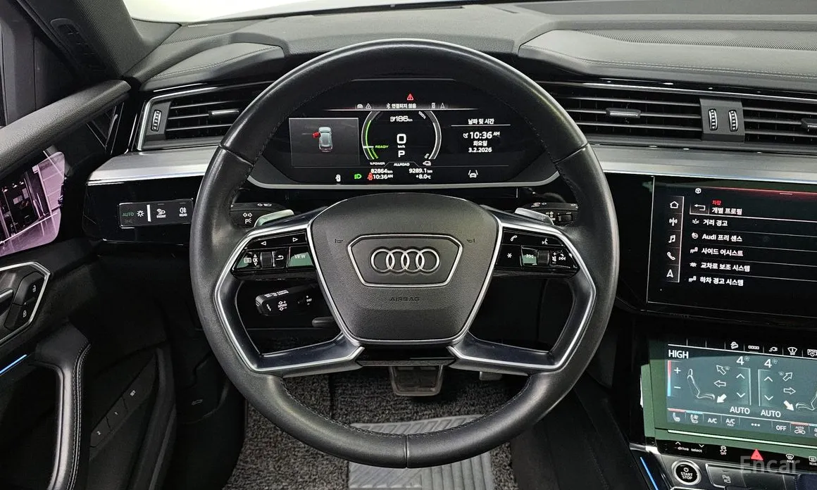 Фото 13 - Audi e-tron