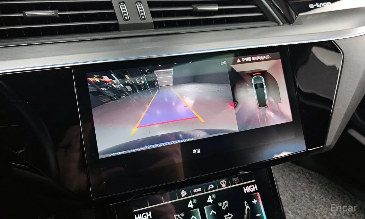 Фото 15 - Audi e-tron