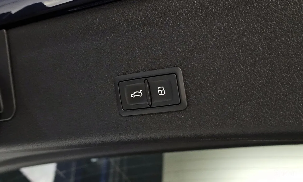 Фото 18 - Audi e-tron