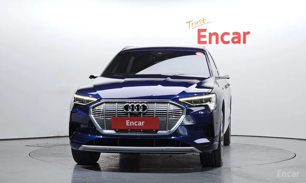 Фото 3 - Audi e-tron