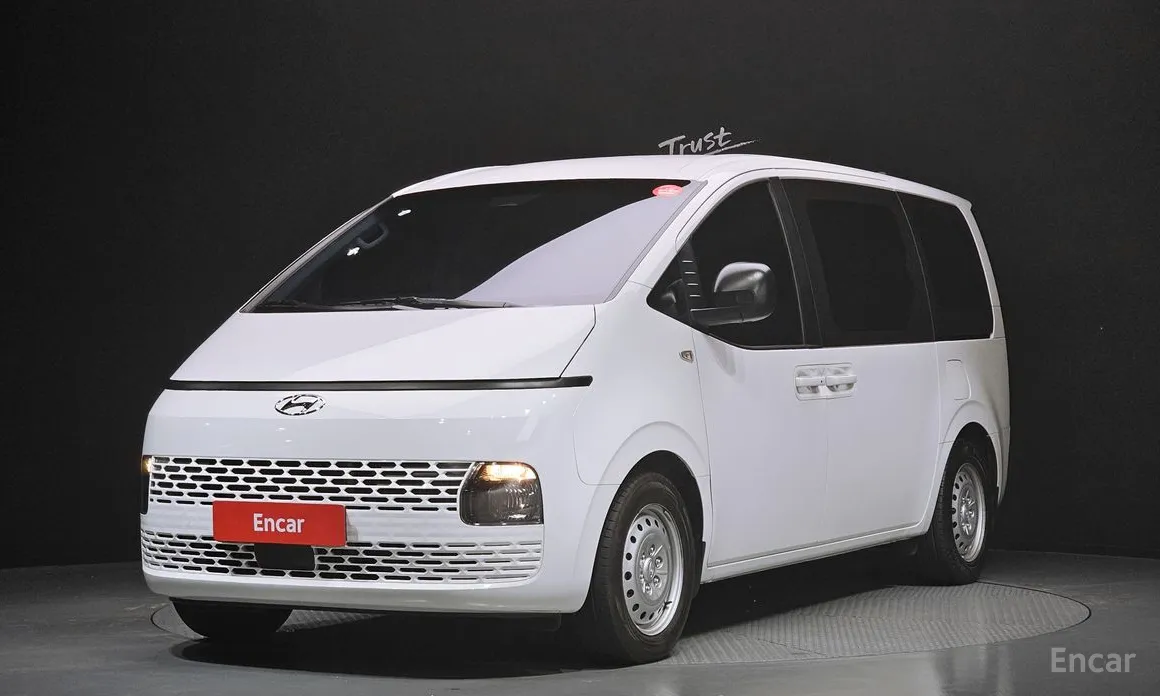 Фото 1 - Hyundai Staria