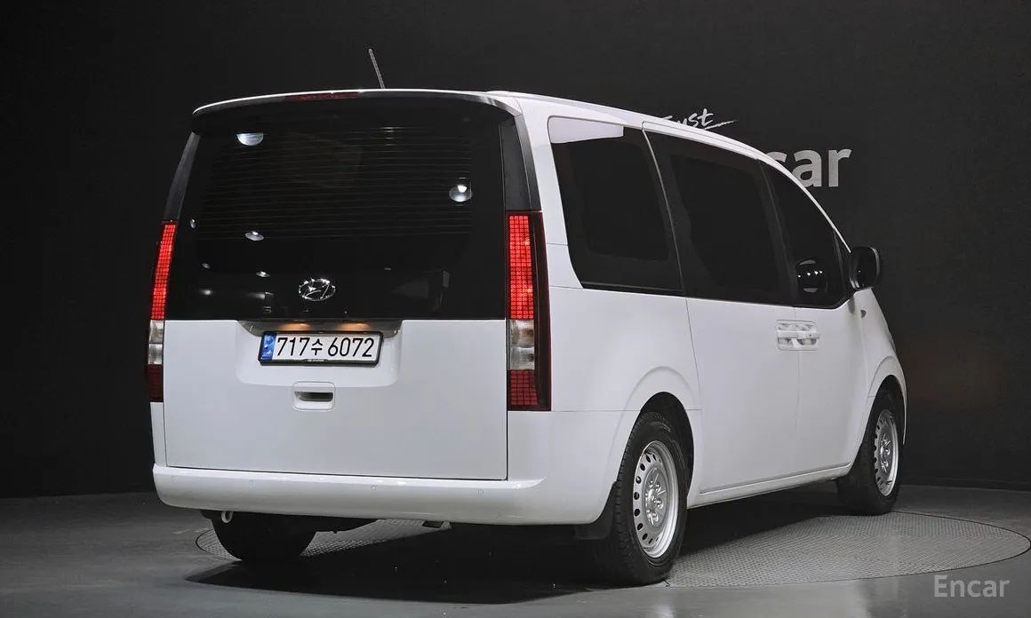 Фото 2 - Hyundai Staria