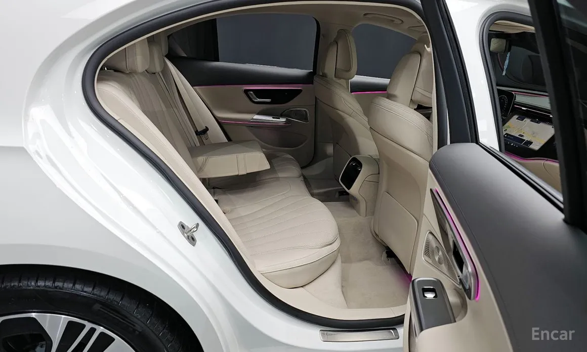 Фото 12 - Mercedes-Benz E-Class