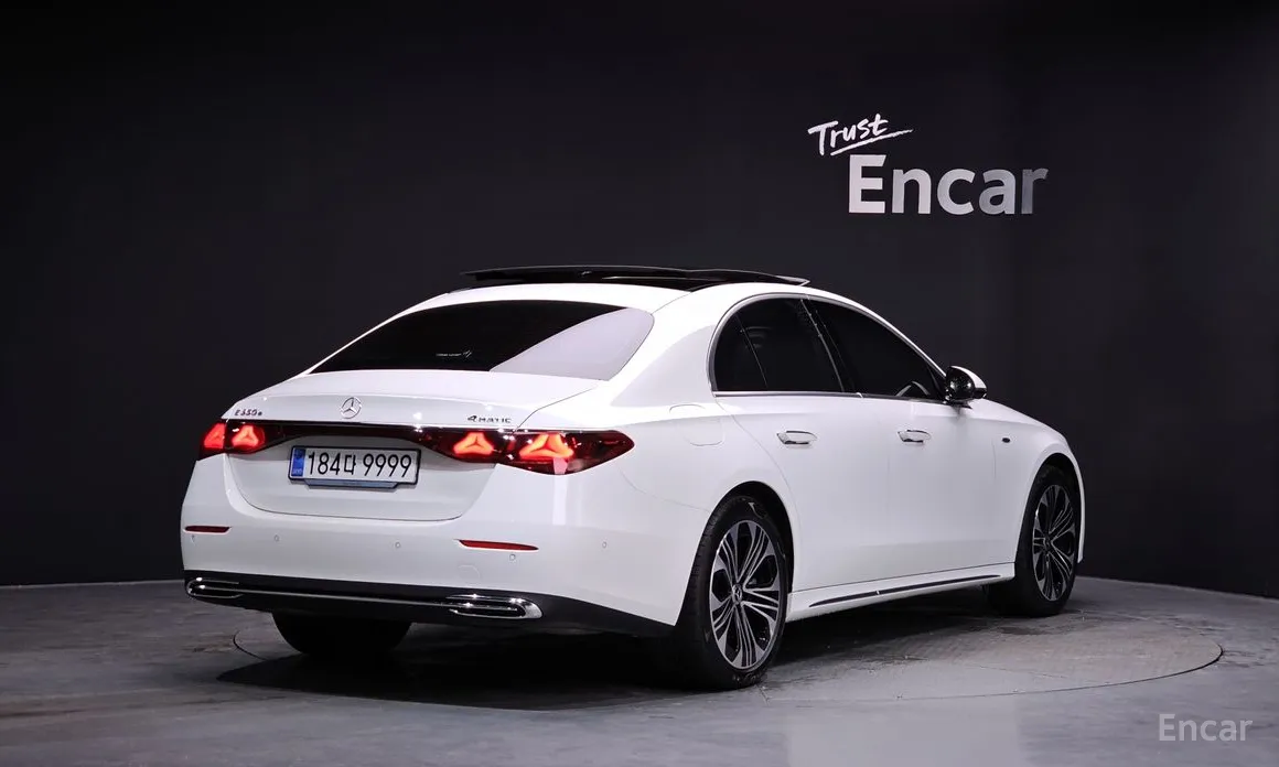 Фото 2 - Mercedes-Benz E-Class