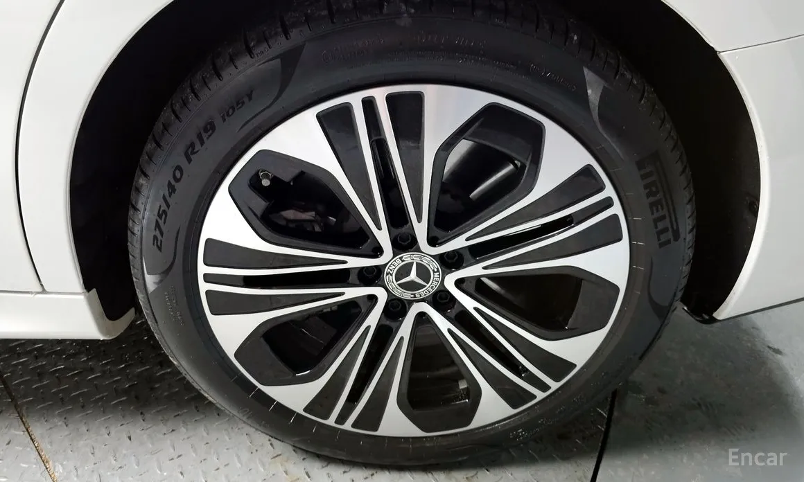 Фото 5 - Mercedes-Benz E-Class