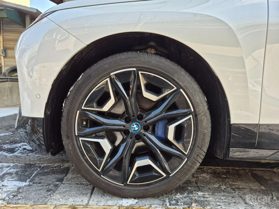 Photo 16 - BMW iX