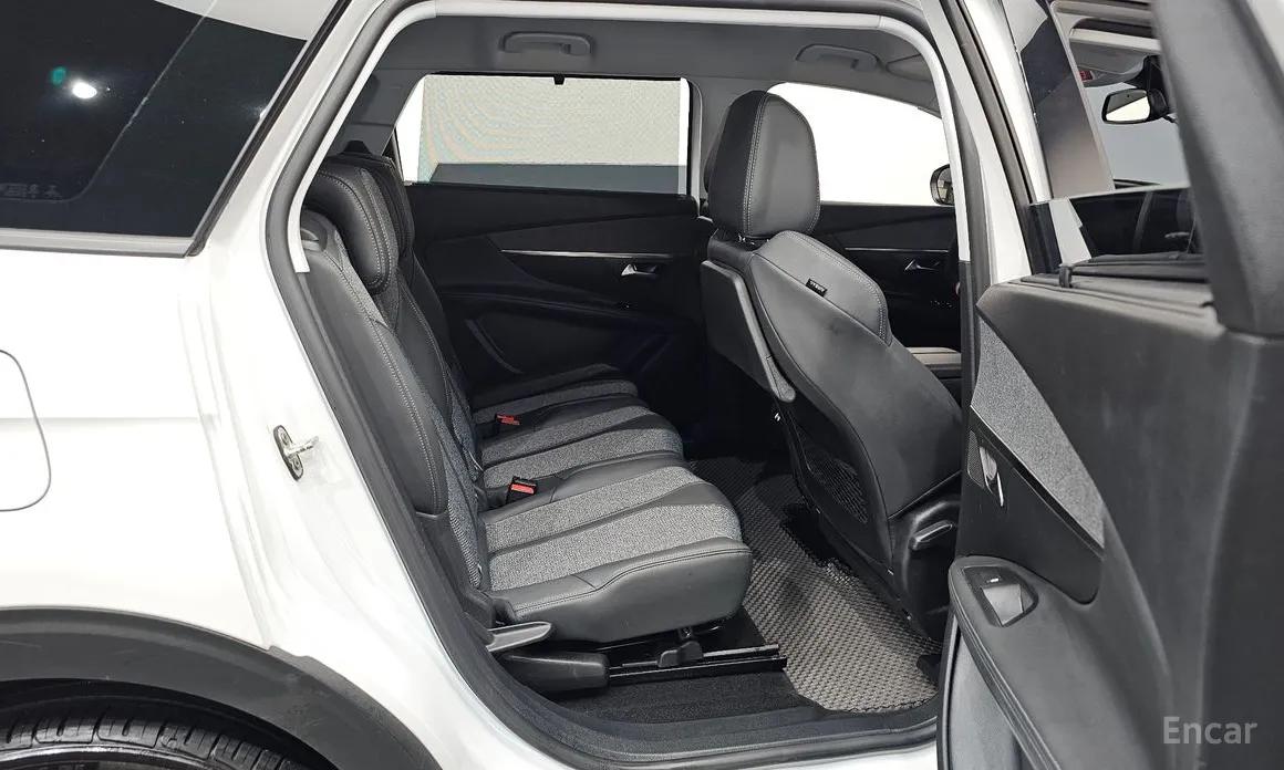 Фото 12 - Peugeot 5008