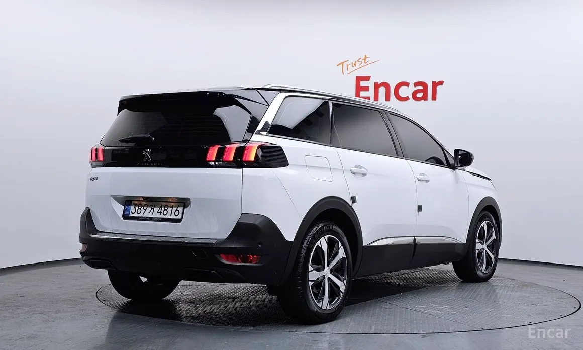 Фото 2 - Peugeot 5008