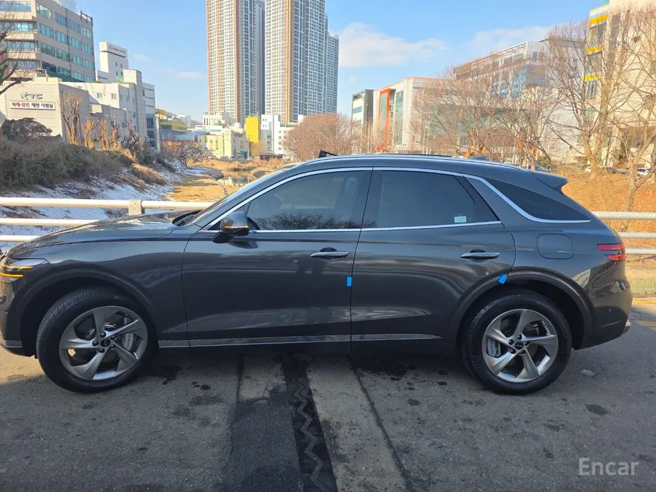 Photo 3 - Genesis GV70