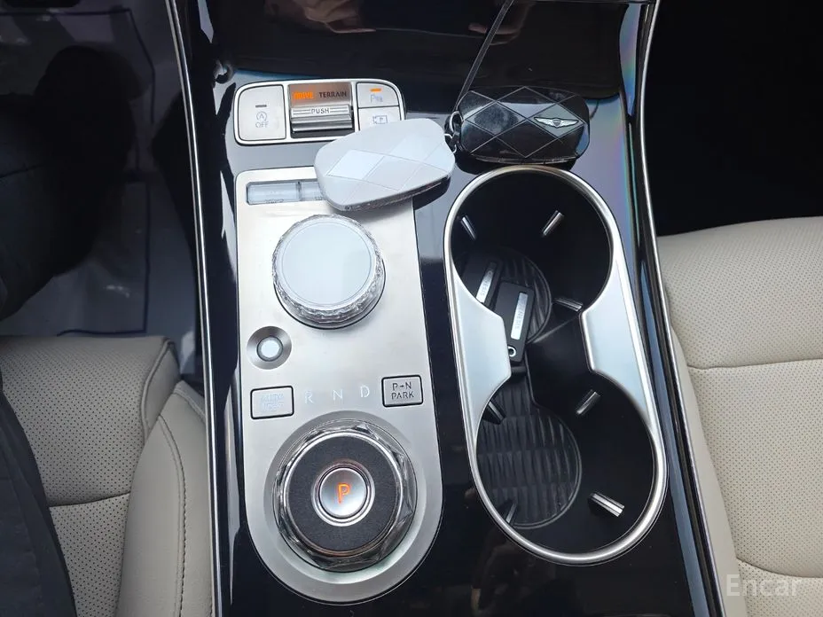 Photo 8 - Genesis GV70