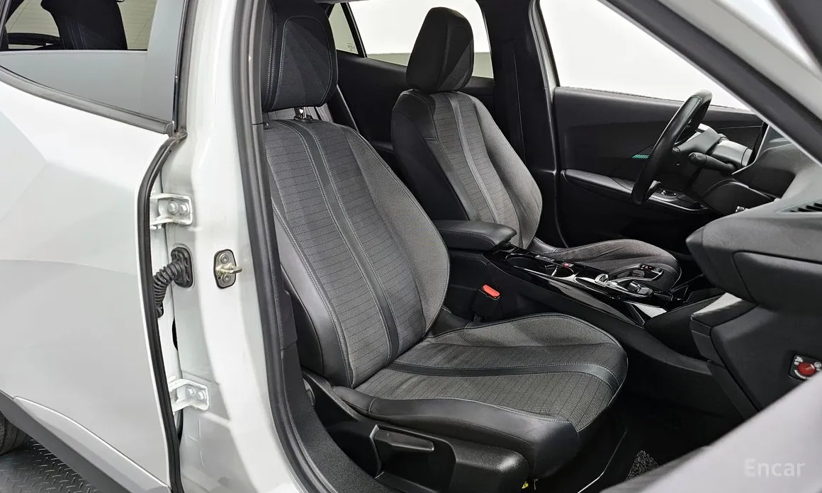 Фото 10 - Peugeot 2008