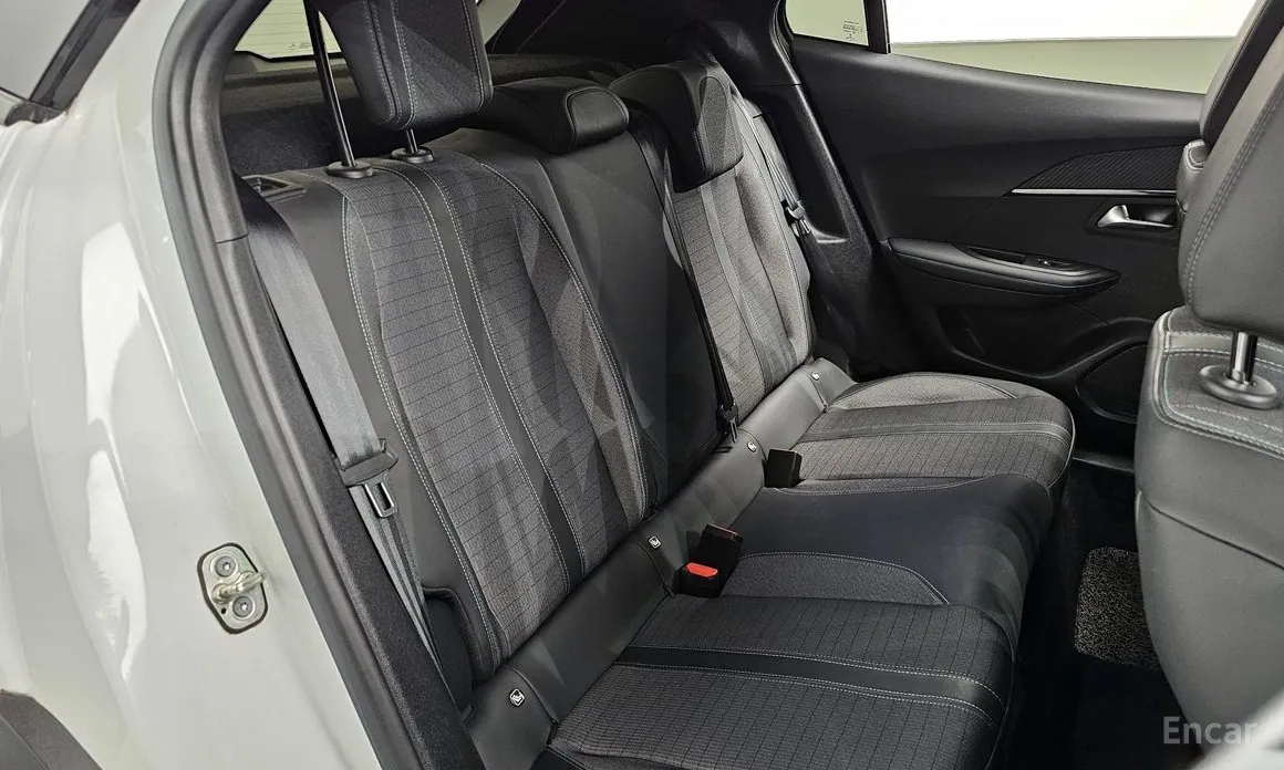 Фото 12 - Peugeot 2008