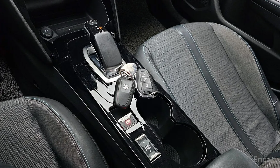 Фото 9 - Peugeot 2008