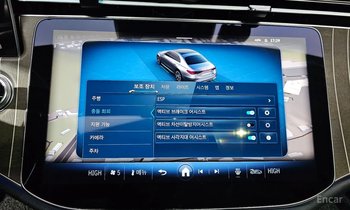 Фото 15 - Mercedes-Benz E-Class