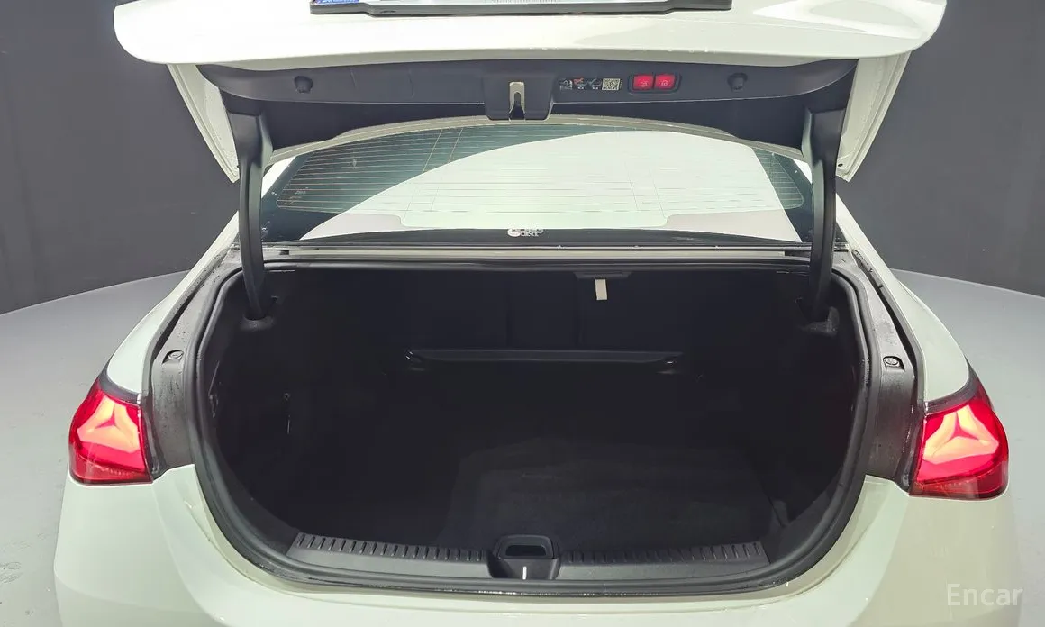 Фото 20 - Mercedes-Benz E-Class