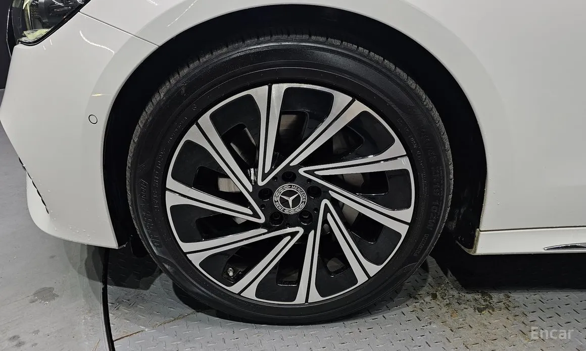 Фото 5 - Mercedes-Benz E-Class