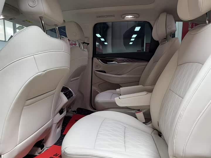 Фото 8 - Buick Enclave