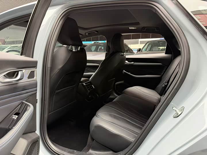 Photo 6 - Geely Preface