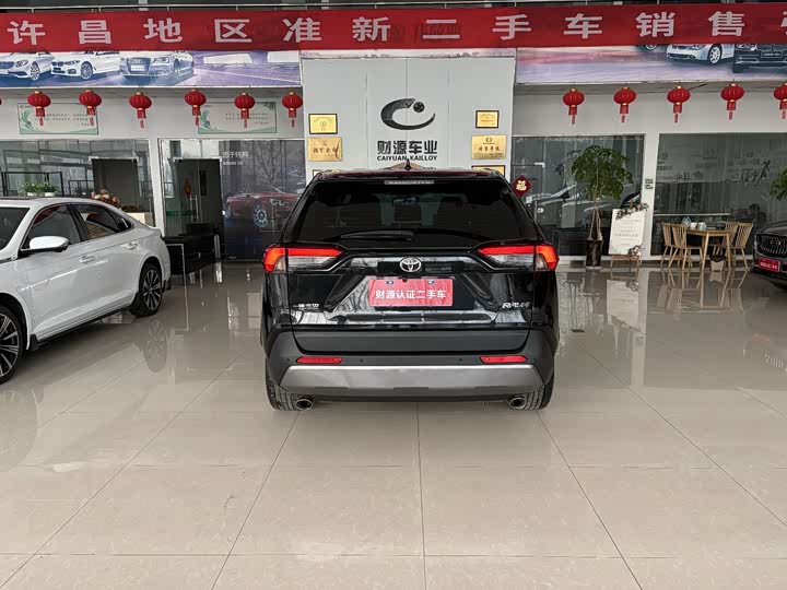 Фото 5 - Toyota RAV4