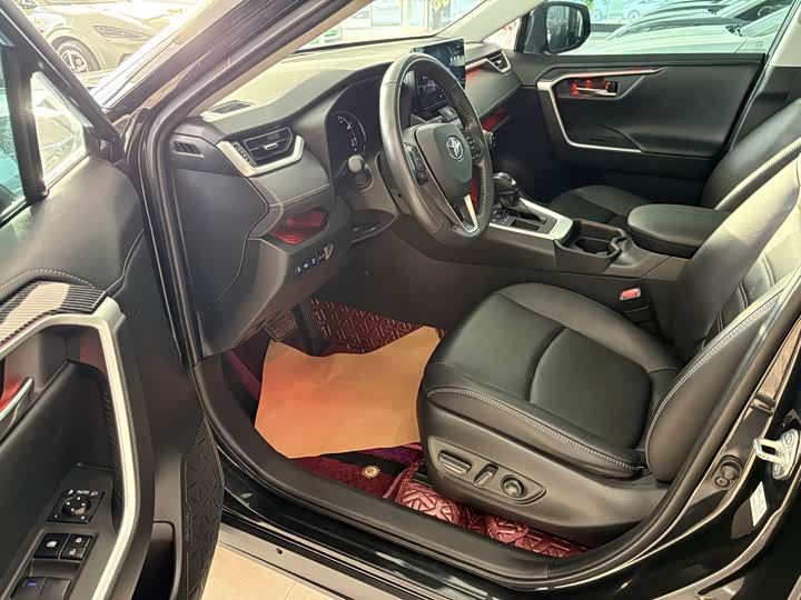 Фото 7 - Toyota RAV4