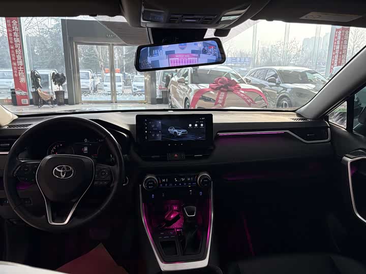 Фото 8 - Toyota RAV4