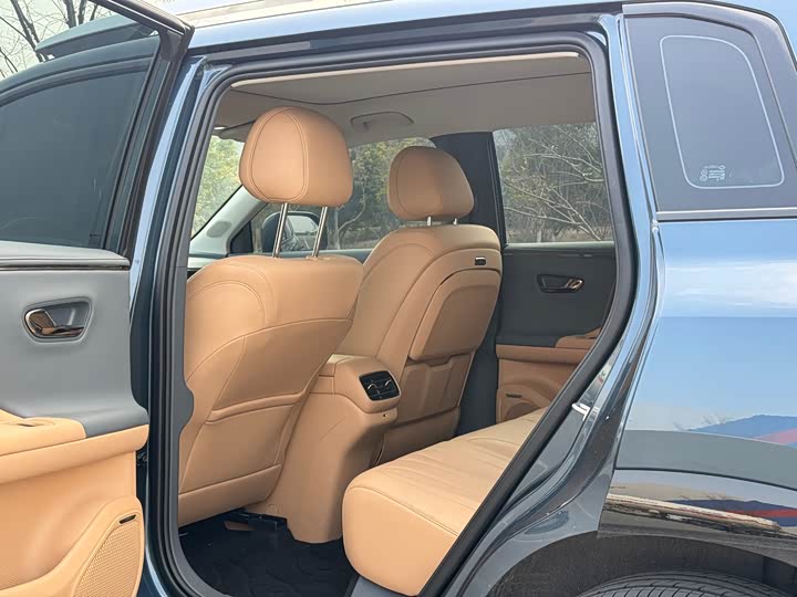 Фото 5 - GAC Aion V