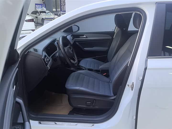 Фото 9 - Volkswagen Lavida