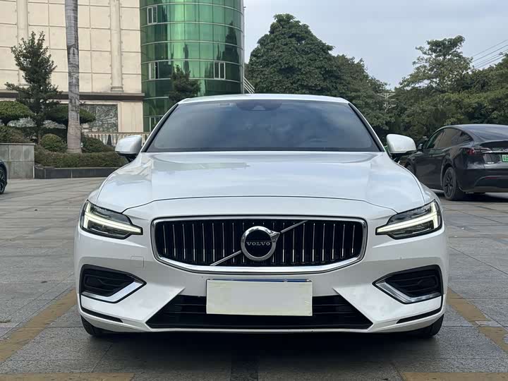 Фото 2 - Volvo S60