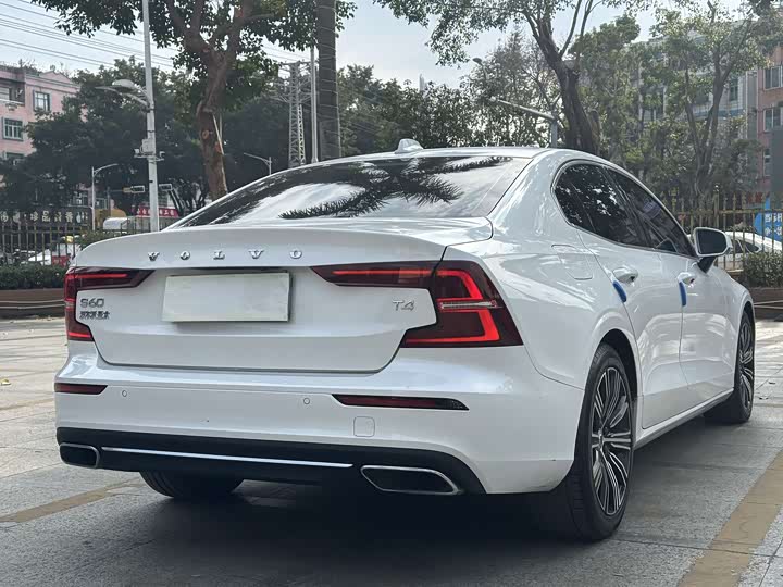 Фото 6 - Volvo S60