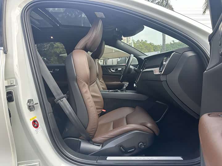 Фото 7 - Volvo S60