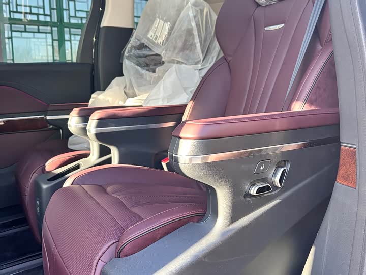 Фото 9 - Hongqi HQ9