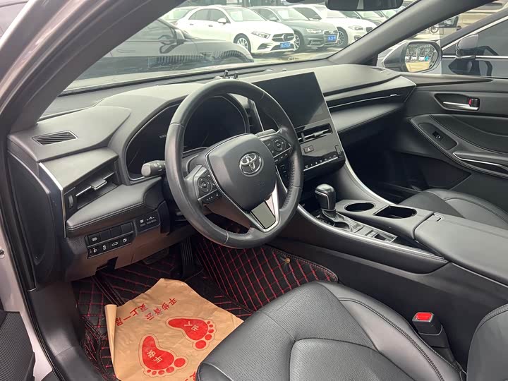 Фото 4 - Toyota Avalon