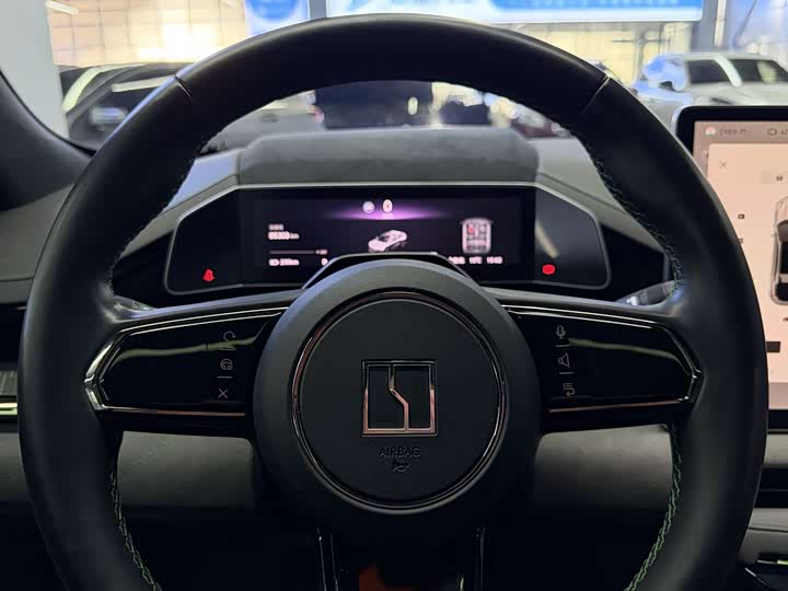 Фото 8 - Zeekr 001