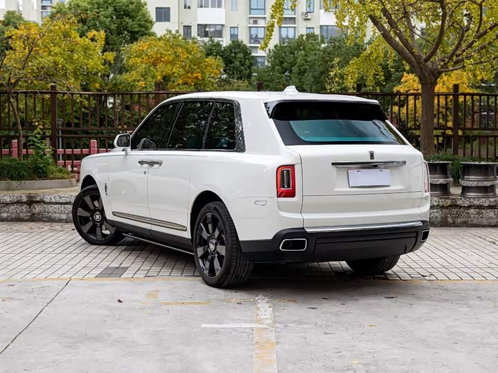 Фото 6 - Rolls-Royce Cullinan
