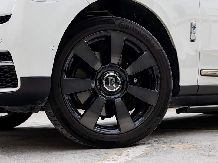 Фото 9 - Rolls-Royce Cullinan