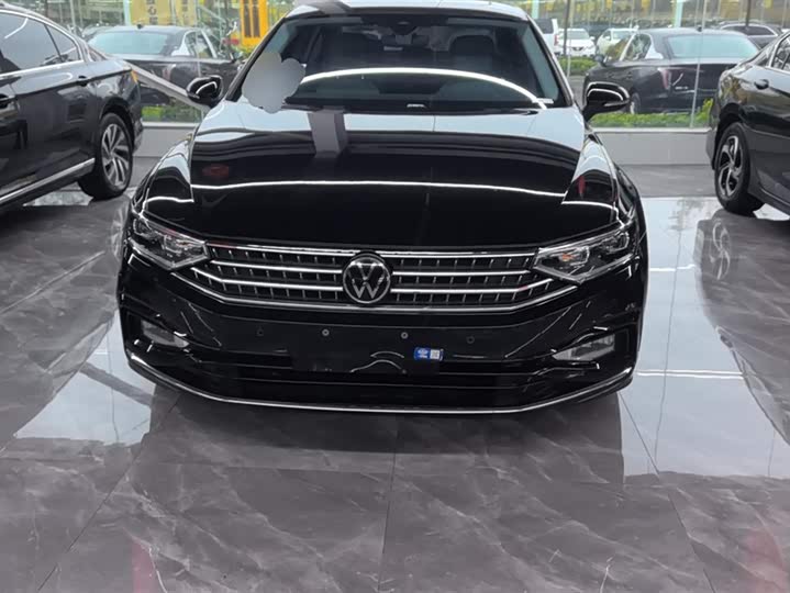 Фото 2 - Volkswagen Magotan