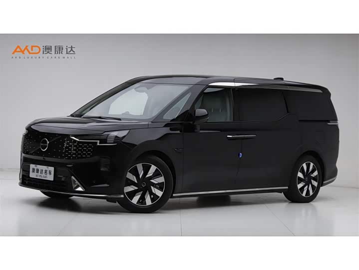 Фото 1 - Volvo EM90