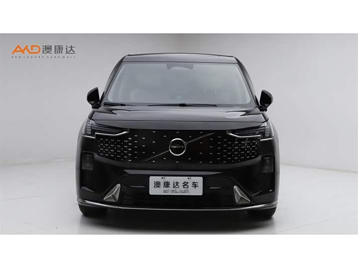 Фото 2 - Volvo EM90