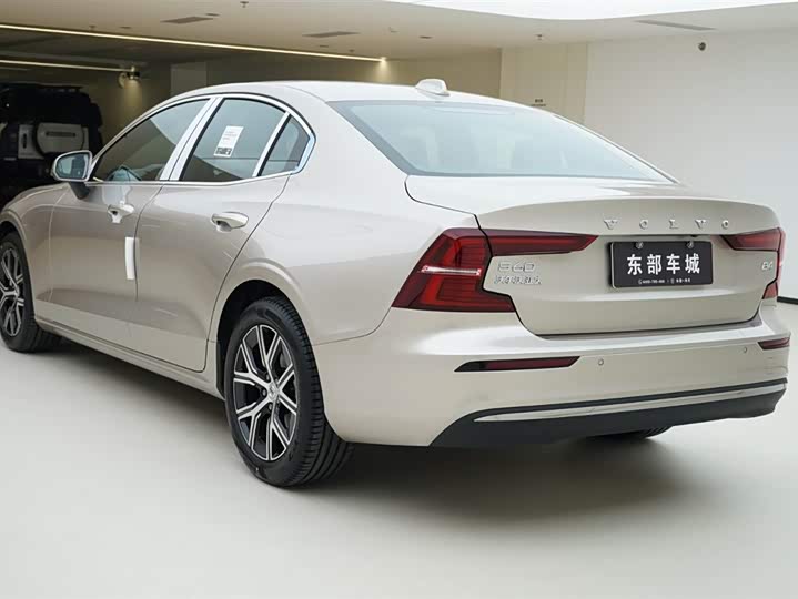 Фото 4 - Volvo S60
