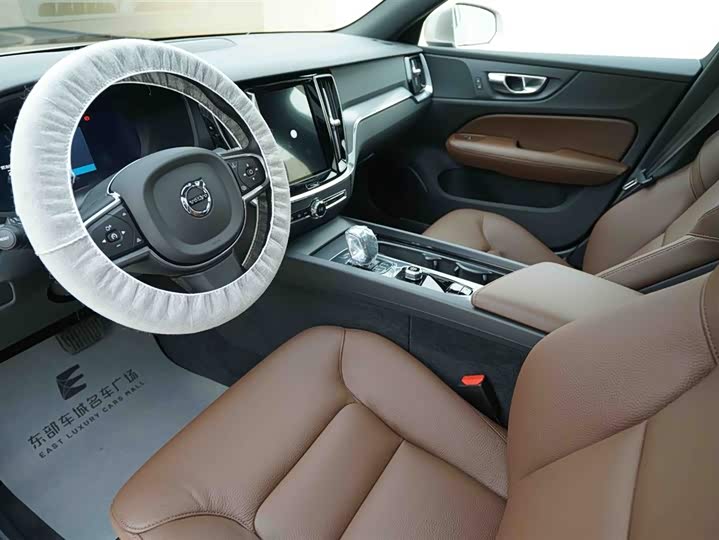 Фото 9 - Volvo S60