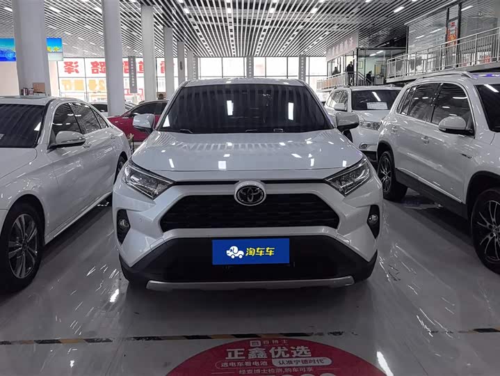 Фото 2 - Toyota RAV4
