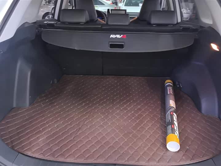 Фото 4 - Toyota RAV4