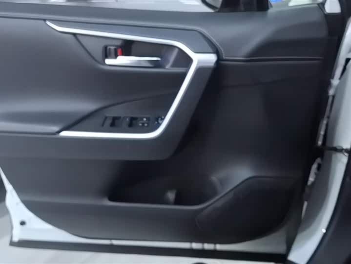 Фото 7 - Toyota RAV4