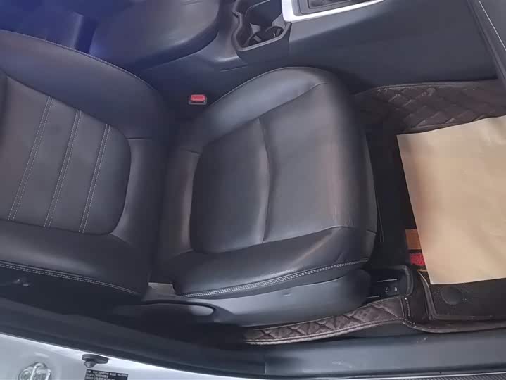 Фото 8 - Toyota RAV4