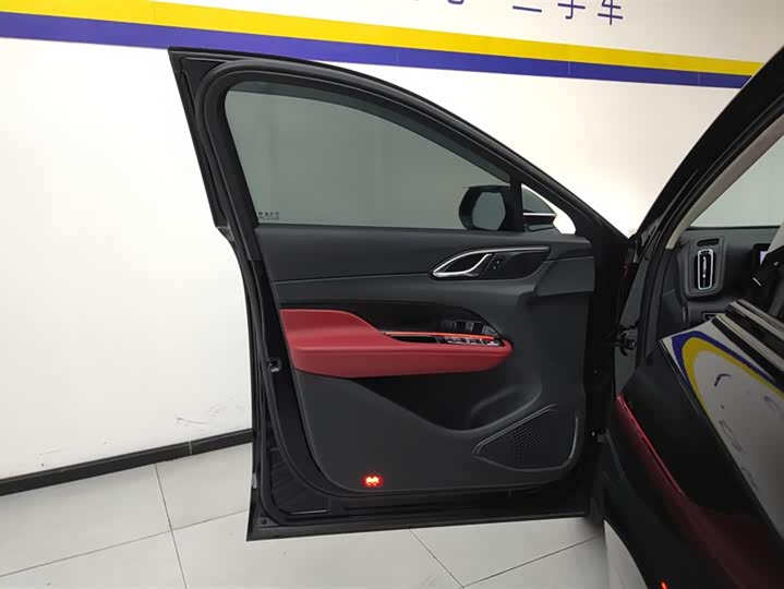 Фото 7 - Hongqi HS3