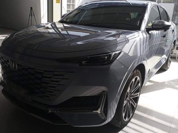 Фото 1 - Changan UNI-K Hybrid